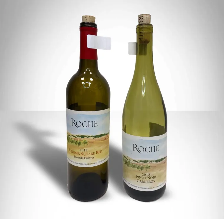 Low-power RFID cork tag applied to wine bottle necks